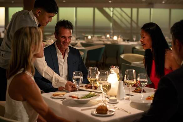 Paul Gauguin Cruises MS Paul Gauguin La Veranda LIfestyle 1 ©Paul Gauguin Cruises.jpg